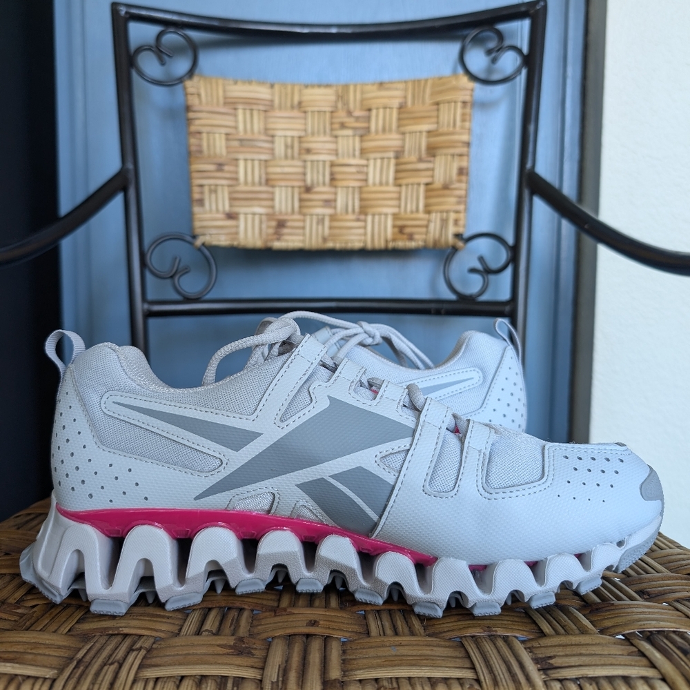 NWOT Reebok Trail Shoes - Picture 5 of 10